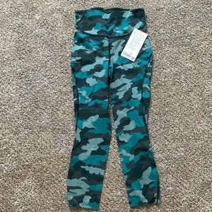 Lululemon base pace HR crop